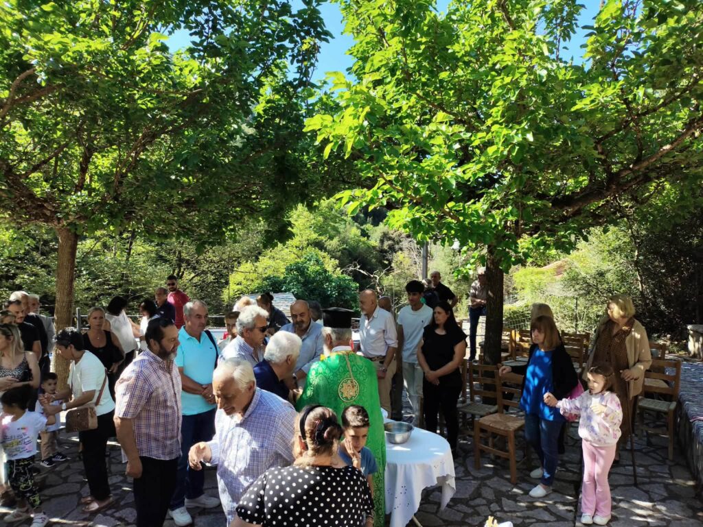 Θεία Λειτουργία για την Αγία Παρασκευή στο Παλαιό Πάος ΦΩΤΟ