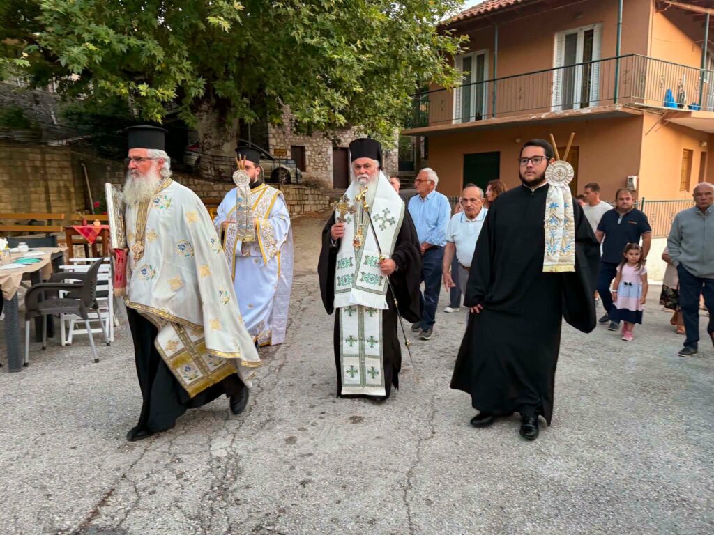 Αρχιερατικός εσπερινός και Λιτάνευση της εικόνος της Αγίας Παρασκευής στο Κρυονέρι ΦΩΤΟ
