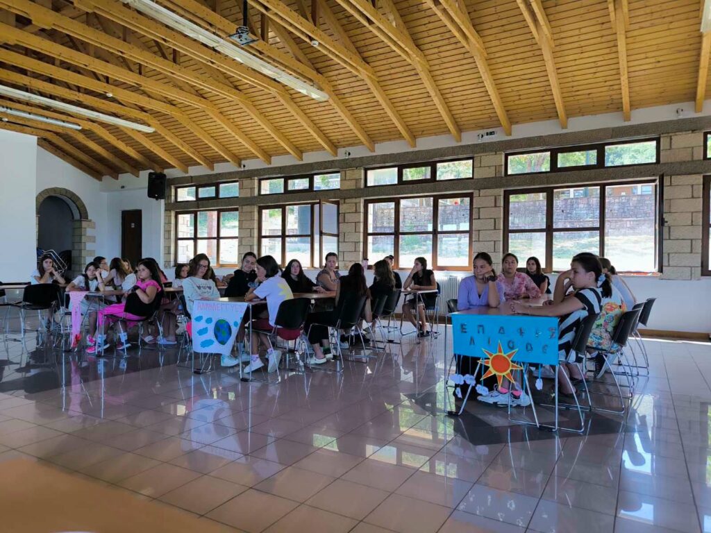 Επίσκεψη του Μητροπολίτη Ιερωνύμου στις Κατασκηνώσεις στα Καλάβρυτα