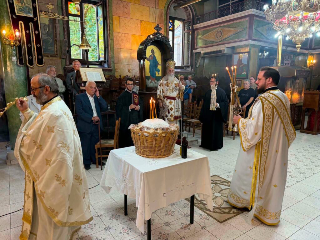 Αρχιερατική θεία λειτουργία στην Κέρτεζη με απονομή οφφικίου ΦΩΤΟ
