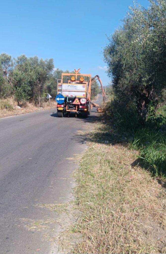 Αχαΐας: Σε εξέλιξη οι καθαρισμοί για την αντιπυρική προστασία με παράπονα για προβλήματα σε δρόμους ΒΙΝΤΕΟ-ΦΩΤΟ