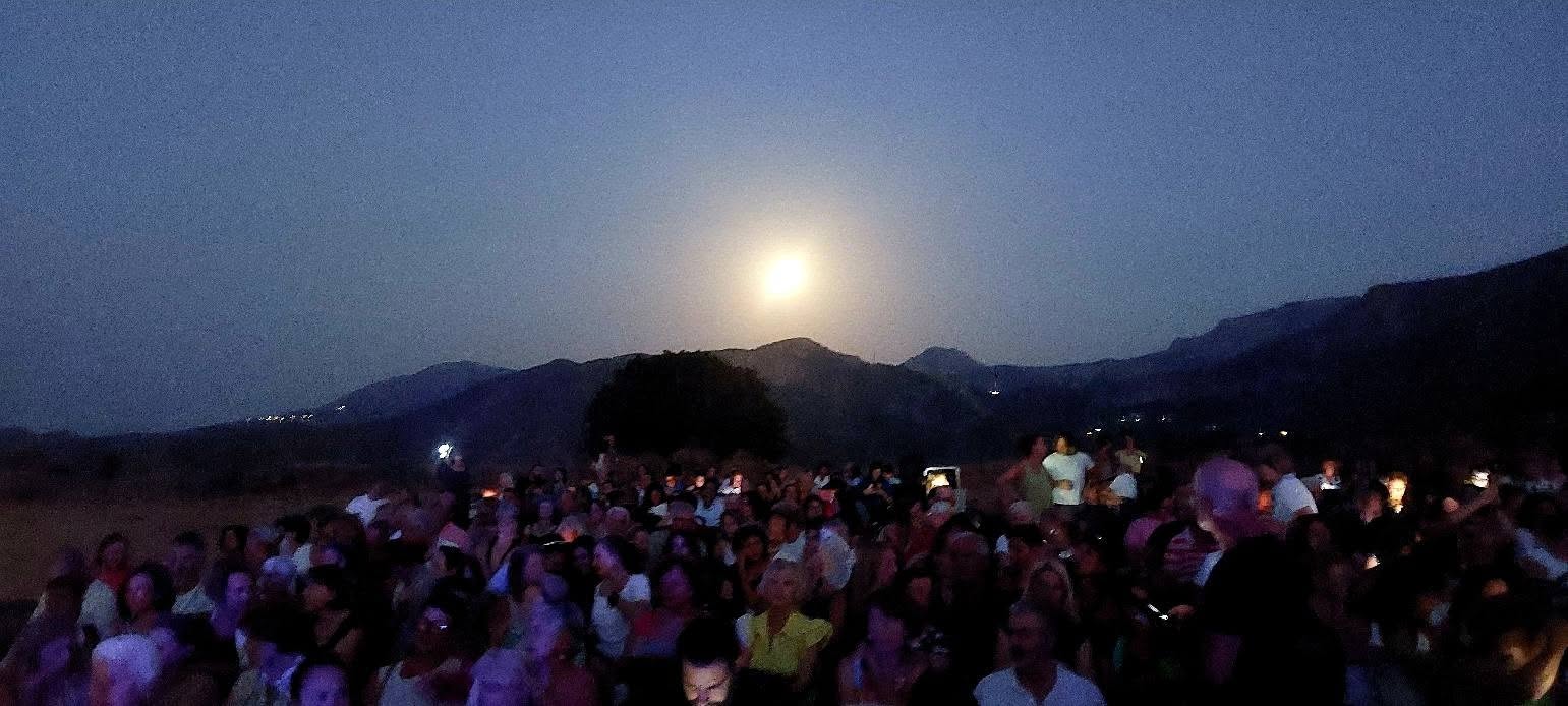 Μουσική μαγεία στο Αρχαίο Θέατρο Αιγείρας με τις «Ραψωδίες του Νερού» ΒΙΝΤΕΟ-ΦΩΤΟ