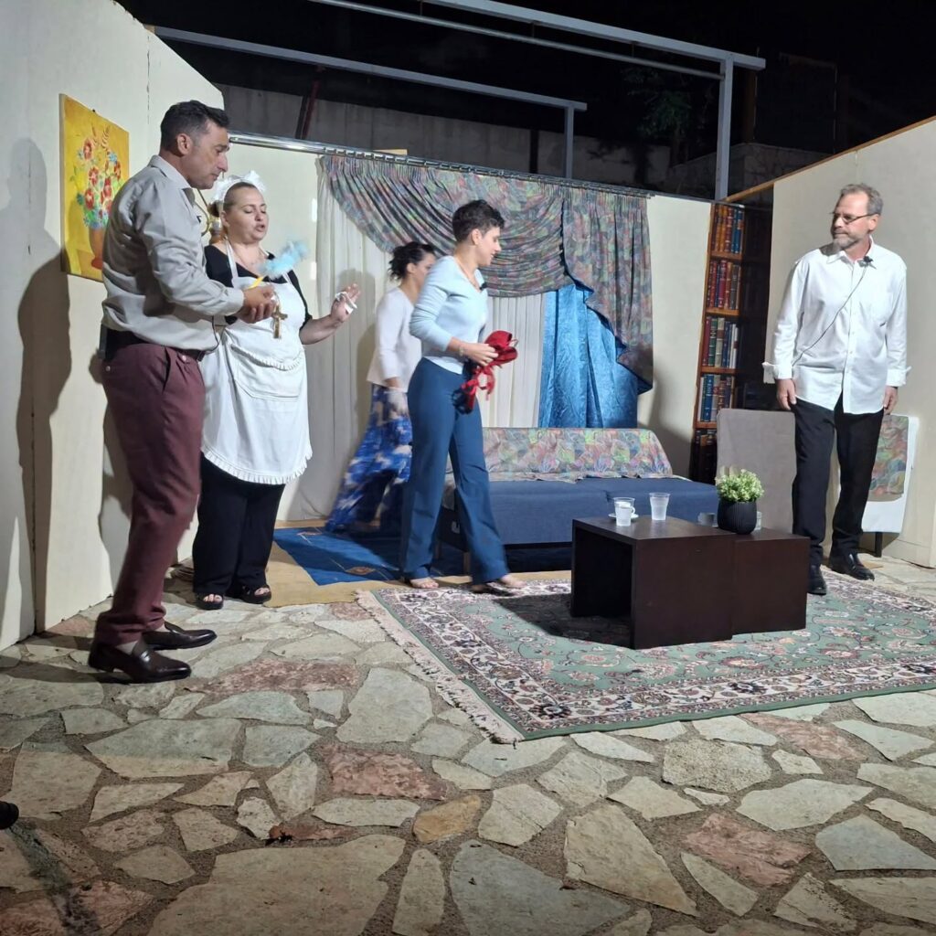 Η παράσταση «Κατά Φαντασίαν Δολοφόνοι» από τον Σύλλογο Καλουσιωτών και Βασιλικού ΦΩΤΟ