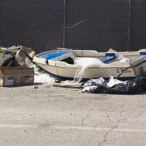 Πάτρα: Απίστευτο περιστατικό εγκατάλειψης...σκάφους δίπλα σε κάδους σκουπιδιών ΦΩΤΟ 1 Πάτρα: Απίστευτο περιστατικό εγκατάλειψης...σκάφους δίπλα σε κάδους σκουπιδιών ΦΩΤΟ