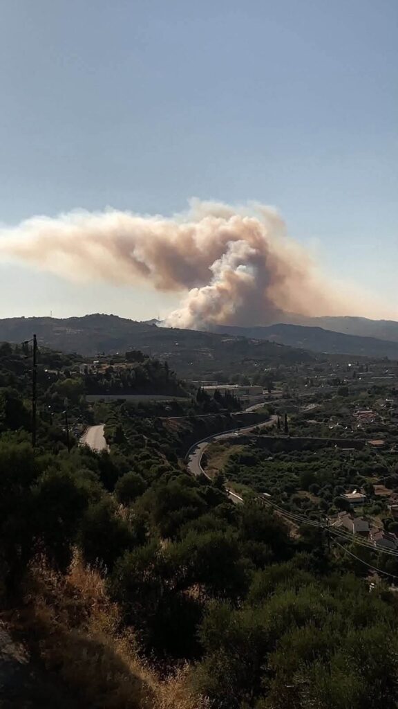 Αιγιάλεια: Φωτιά κοντά σε σπίτια - Επέμβαση πυροσβεστικών δυνάμεων από Αίγιο και Πάτρα - Κάτοικοι στο Patrapress ΒΙΝΤΕΟ-ΦΩΤΟ (ΝΕΟΤΕΡΑ)
