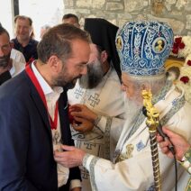 Αχαΐα: Τιμητική διάκριση στον Ν. Φαρμάκη στη Δίβρη και αυτοψία στα έργα πρόσβασης προς τη Μονή Χρυσοπηγής ΒΙΝΤΕΟ - ΦΩΤΟ