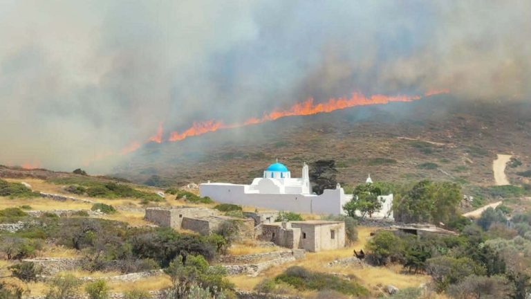 Ελλάδα: Σε πύρινο κλοιό με πολλές πυρκαγιές κα συναγερμό για νέες ΝΕΟΤΕΡΑ