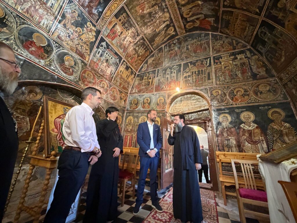 Τιμητική διάκριση στον Ν. Φαρμάκη στη Δίβρη και αυτοψία στα έργα πρόσβασης προς τη Μονή Χρυσοπηγής ΒΙΝΤΕΟ - ΦΩΤΟ
