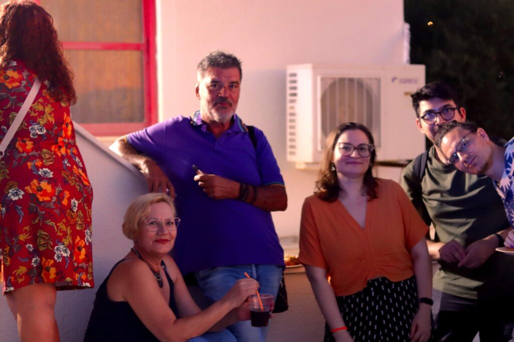 Ο Πολιτιστικός Σύλλογος Αραχωβιτίκων σε γλέντι στην βεράντα με την Creative Youthland