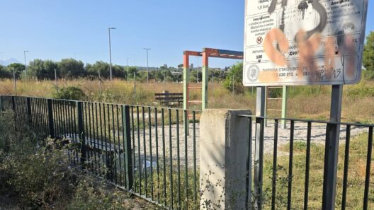 Παραλία: Χορταριασμένη παιδική χαρά σε σχολείο με δημοτική ευθύνη αγνοώντας το νόμο 15 Παραλία: Χορταριασμένη παιδική χαρά σε σχολείο με δημοτική ευθύνη αγνοώντας το νόμο