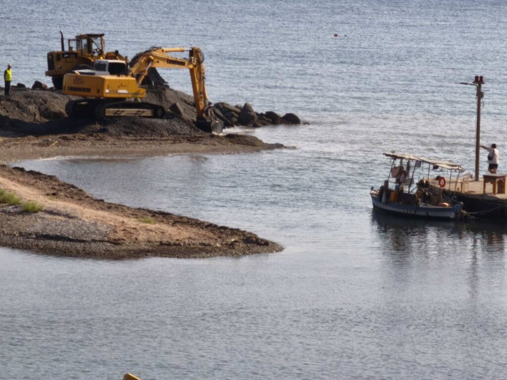 Αχαΐα: Προσέφυγε στην εισαγγελέα η Περιφέρεια για το «επικίνδυνο» Λιμανάκι Κρυονερίου μετά το μπλόκο καθαρισμού του 8 Αχαΐα: Προσέφυγε στην εισαγγελέα η Περιφέρεια για το «επικίνδυνο» Λιμανάκι Κρυονερίου μετά το μπλόκο καθαρισμού του