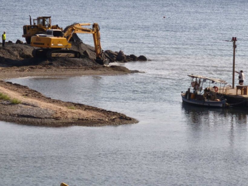 Αχαΐα: Προσέφυγε στην εισαγγελέα η Περιφέρεια για το «επικίνδυνο» Λιμανάκι Κρυονερίου μετά το μπλόκο καθαρισμού του ΦΩΤΟ