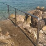 Μονοδένδρι: Πρωτοβουλία ιδιωτών για τους λουόμενους με σκάλα στην ακτή μετά τοι απαγορευτικό του Λιμεναρχείου ΦΩΤΟ
