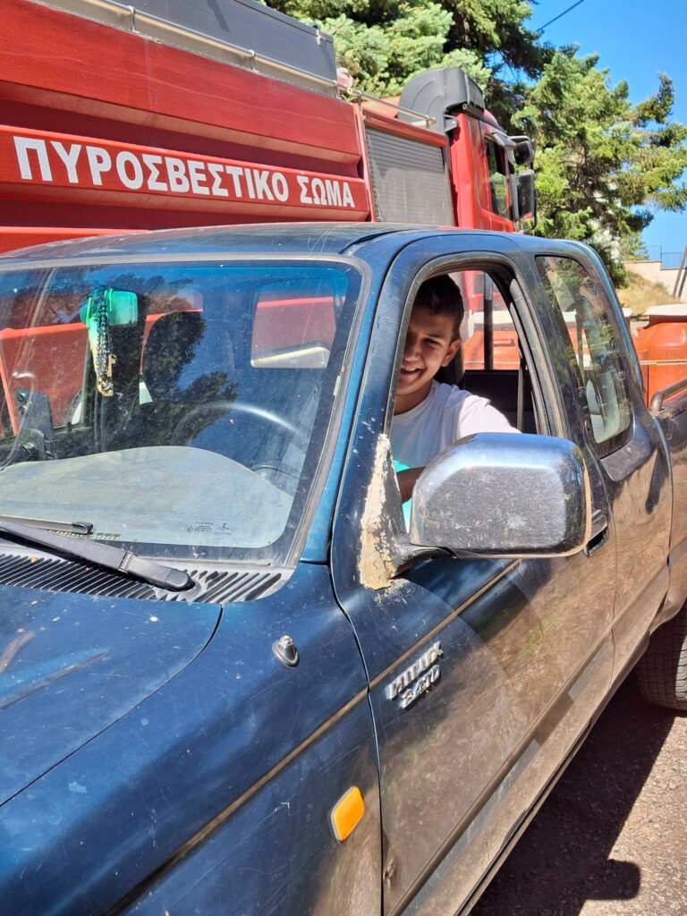 Καλάβρυτα: Πυρκαγιά δίπλα σε κατοικίες και δάσος στο Σούβαρδο από καλώδιο της ΔΕΗ – Παράδειγμα ψυχής 17χρονος ΒΙΝΤΕΟ-ΦΩΤΟ