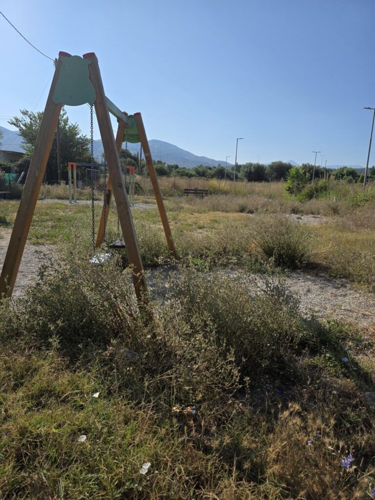 Παραλία: Χορταριασμένη παιδική χαρά σε σχολείο με δημοτική ευθύνη αγνοώντας το νόμο 5 Παραλία: Χορταριασμένη παιδική χαρά σε σχολείο με δημοτική ευθύνη αγνοώντας το νόμο