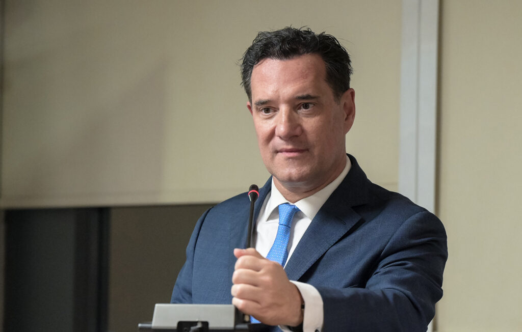 Άδωνις Γεωργιάδης: Τέλος στις «θαυματουργές» θεραπείες