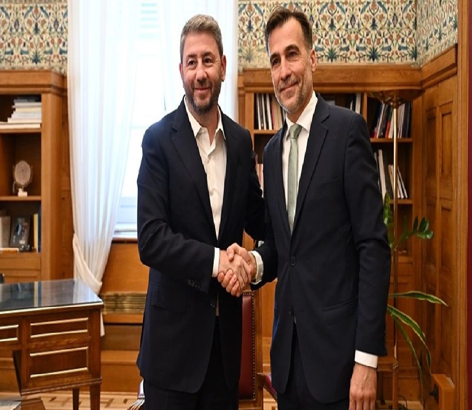 Επίσημα στο ΠΑΣΟΚ ο Μιχάλης Χουρδάκης