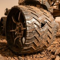 14 χρόνια στον Άρη: Οι νέες φωτογραφίες της NASA δείχνουν τις διαλυμένες ρόδες του Curiosity