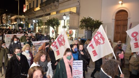 Ο Σύλλογος Δημοκρατικών Γυναικών Πάτρας σε συγκέντρωση