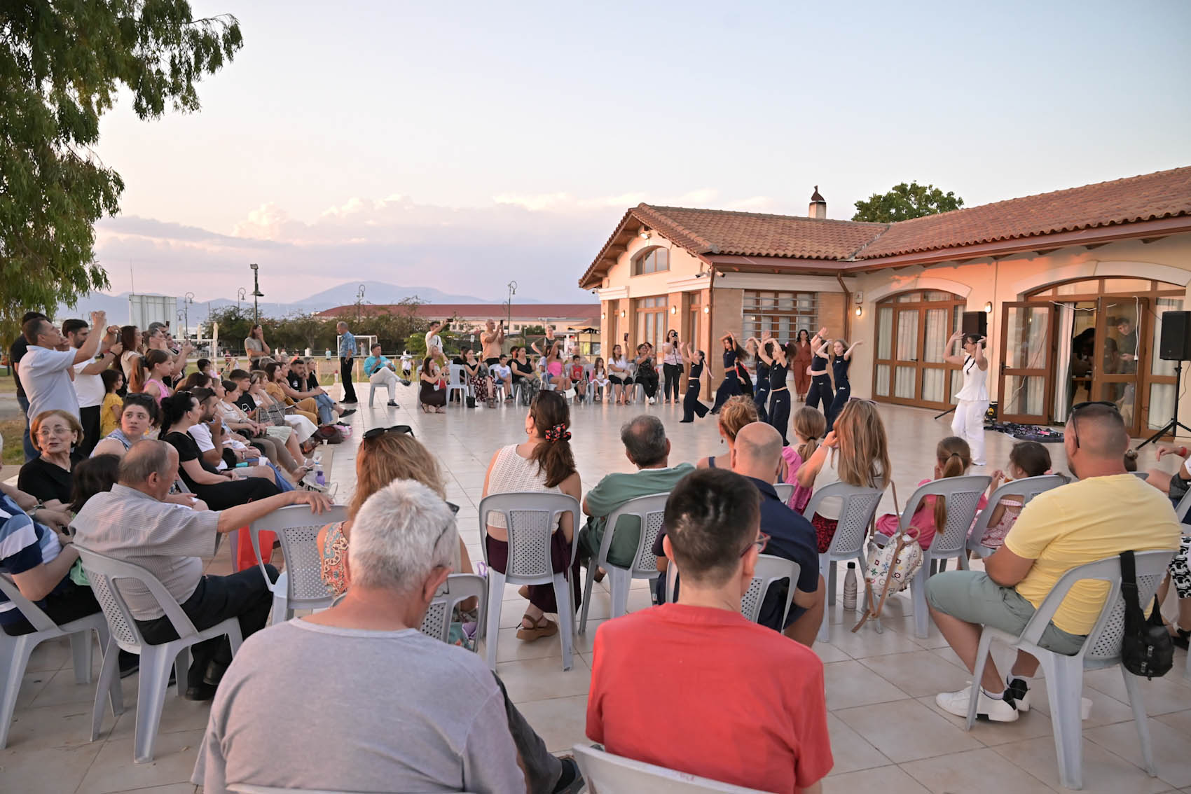 Ζωγραφικής και Παράσταση Χορού