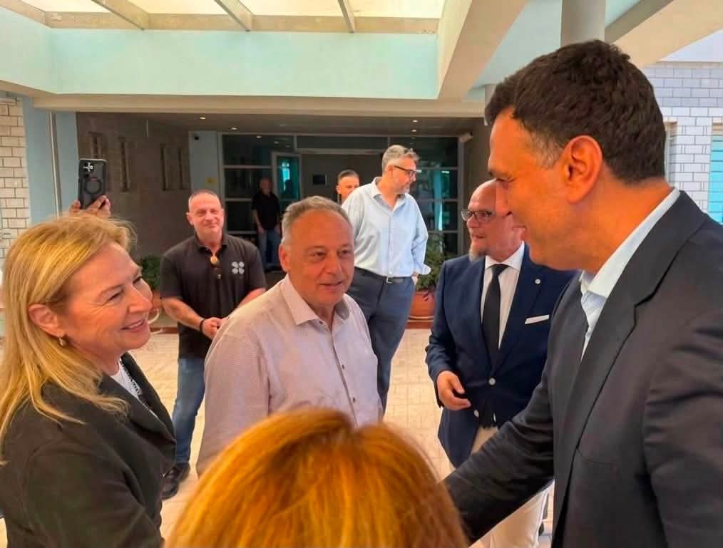 Πάτρα: Ο υπουργός Ναυτιλίας Βασίλης Κικίλιας σε λιμάνι, δημαρχείο, μητρόπολη ΦΩΤΟ