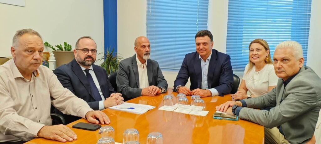 Πάτρα: Ο Βασίλης Κικίλιας σε Περιφέρεια και ΟΛΠΑ για το αναπτυξιακό σχέδιο του λιμανιού ΦΩΤΟ - BINTEO