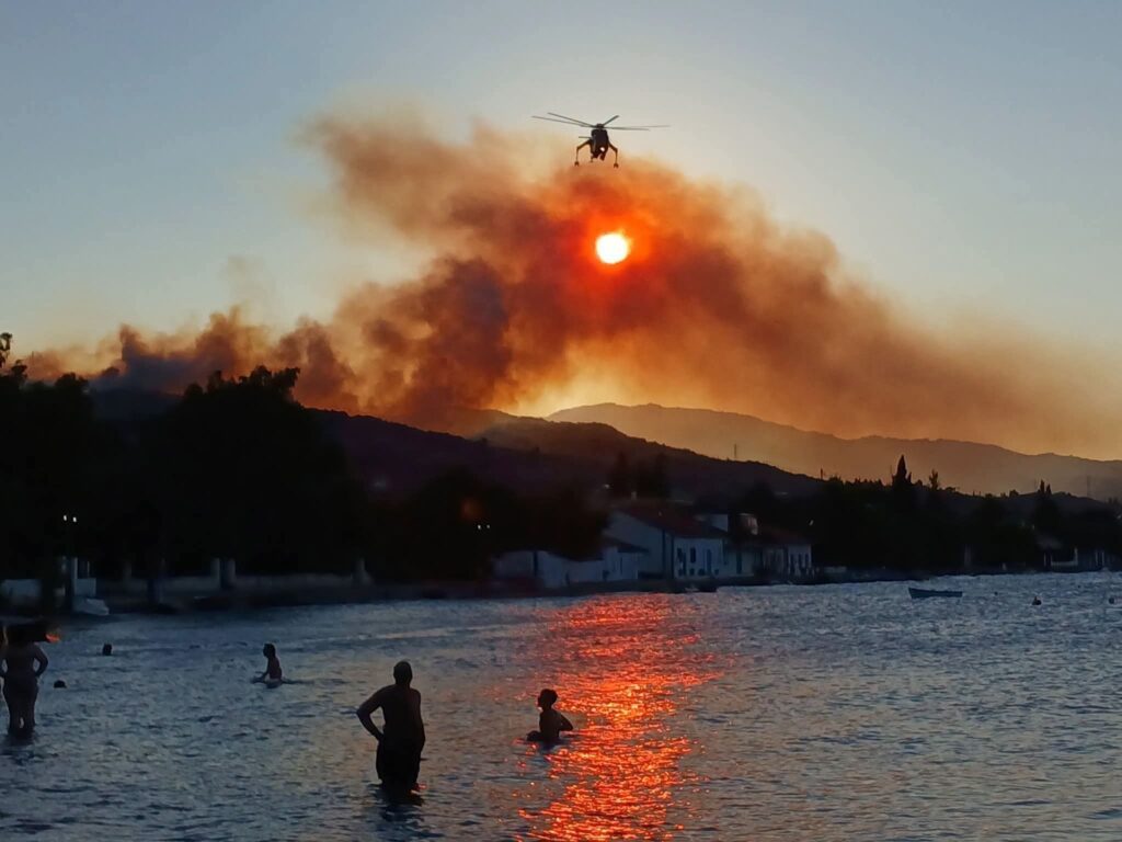 Αχαΐα: Πύρινη κόλαση κοντά στο Αίγιο - Εκκενώσεις χωριών - Κάτοικοι και Πολιτική Προστασία στο Patrapress ΒΙΝΤΕΟ-ΦΩΤΟ