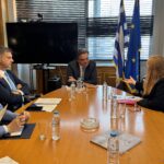 Στο επίκεντρο η φέτα και το ελαιόλαδο στη συνάντηση Σχοινά – Θεοχάρη με την πρέσβη της Αυστραλίας