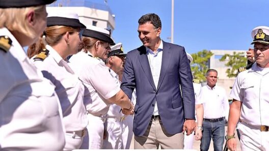 Πάτρα: Ο υπουργός Ναυτιλίας Βασίλης Κικίλιας σε λιμάνι, δημαρχείο, μητρόπολη ΦΩΤΟ