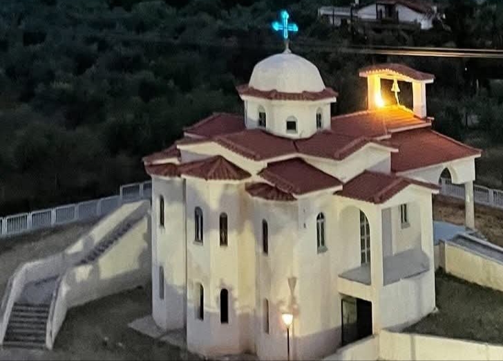 Αίγιο: Πιάστηκε να θέλει να κλέψει εικόνες από το εκκλησάκι του νοσοκομείου 4 Αίγιο: Πιάστηκε να θέλει να κλέψει εικόνες από το εκκλησάκι του νοσοκομείου