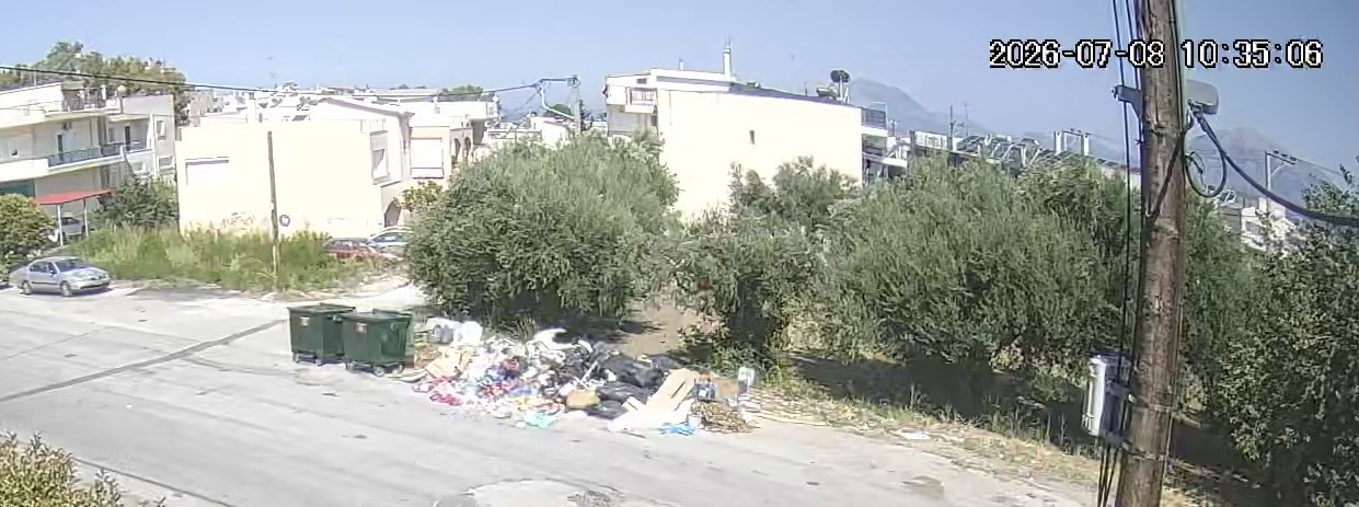 Συχαινά: Τρεις εβδομάδες κι εν μέσω ζέστης, «θαμμένοι» σε παρατημένα σκουπίδια