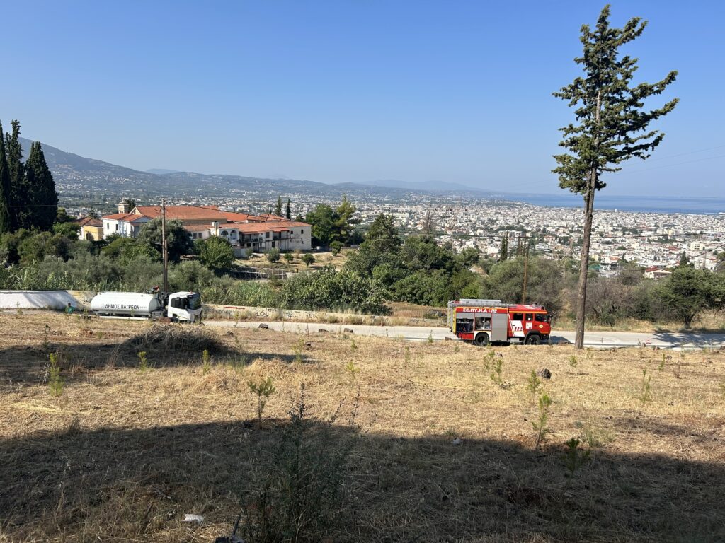 Το Σωματείο Εθελοντών Πυροσβεστών Αχαΐας σε δενδροφύτευση, στο Γηροκομείο ΦΩΤΟ