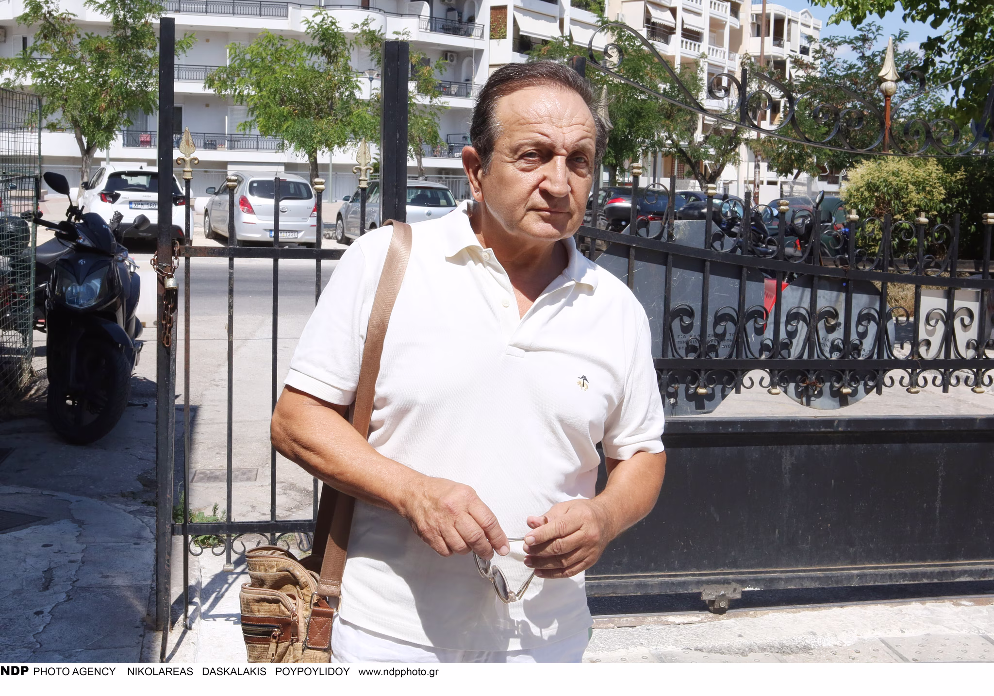 Βαρύ πένθος στην κηδεία της Τζένης Ζαχαροπούλου ΦΩΤΟ 7 Βαρύ πένθος στην κηδεία της Τζένης Ζαχαροπούλου ΦΩΤΟ