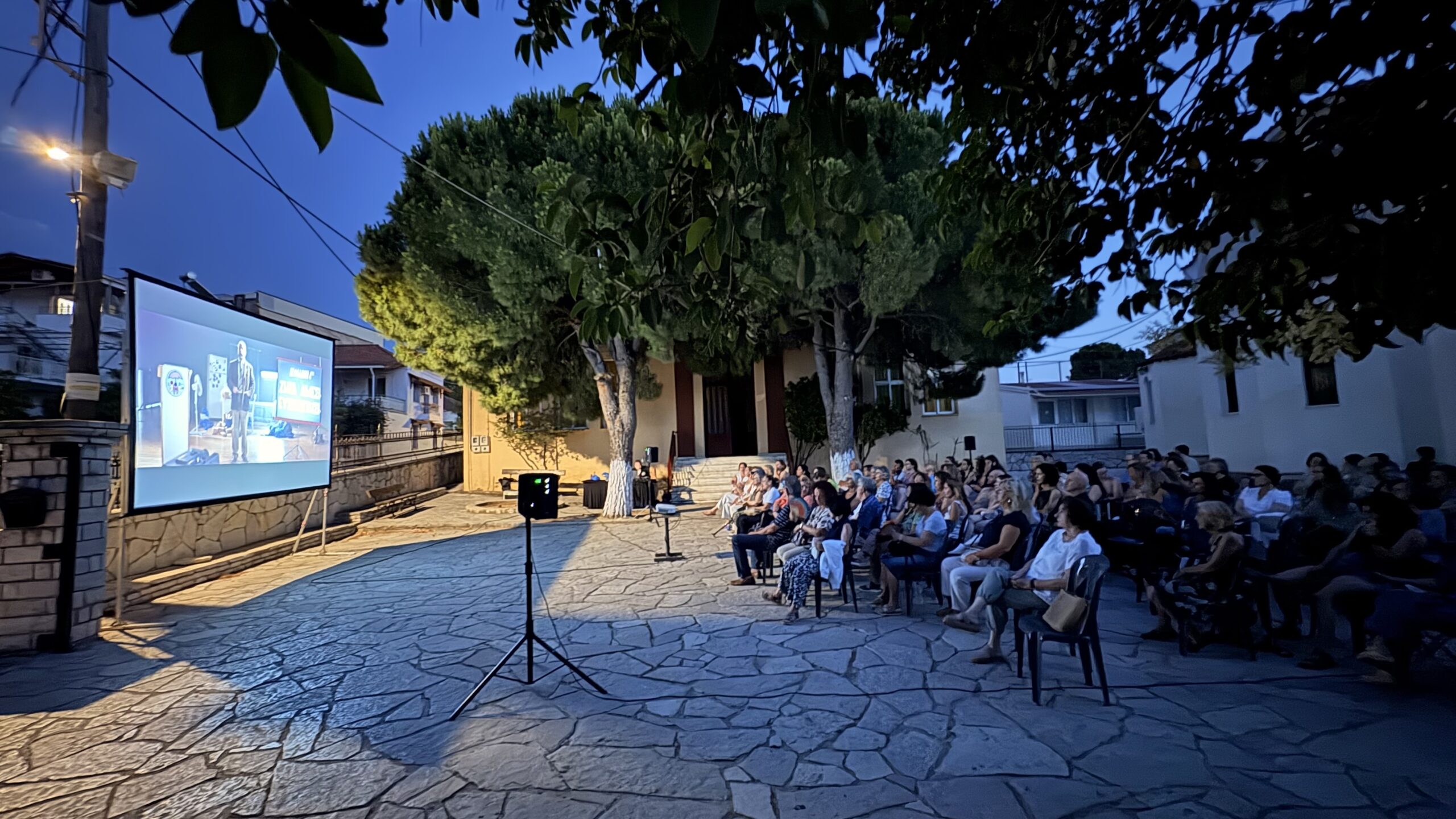 Δημοτικός Κινηματογράφος με το έργο «Ο δασκαλάκος που υποσχέθηκε τη θάλασσα», στο Προάστειο ΦΩΤΟ