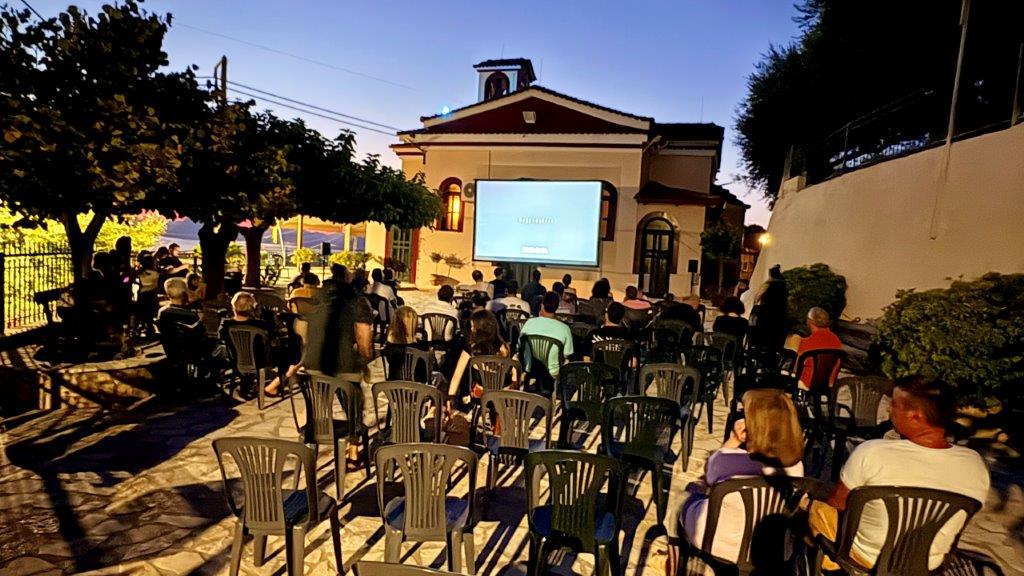 Τα «Πεσμένα φύλλα» στο Δημαρχείο και την Αγία Τριάδα Πατρών ΦΩΤΟ