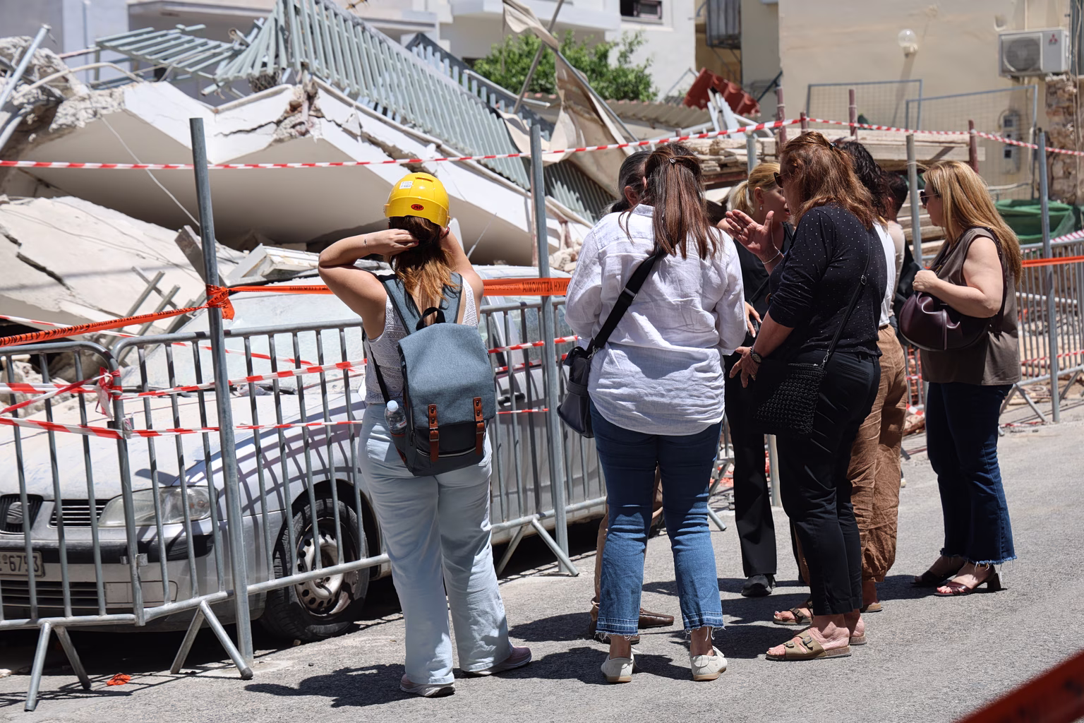 Κατάρρευση στα Πετράλωνα: Σοκαριστική μαρτυρία για προειδοποιήσεις μέρες πριν 31 Κατάρρευση στα Πετράλωνα: Σοκαριστική μαρτυρία για προειδοποιήσεις μέρες πριν