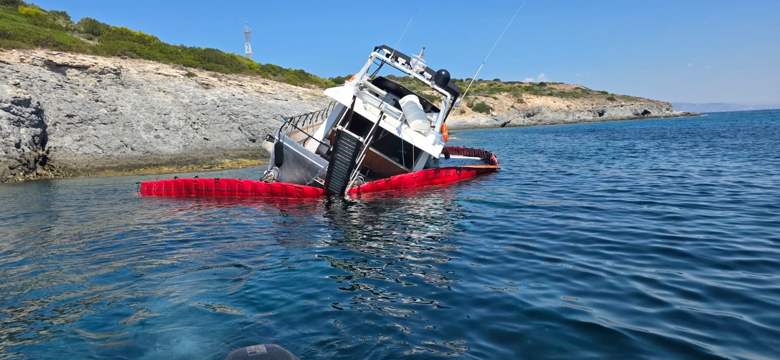 ΠΕΠΙΕΘ: Έκκληση για εγκαταλελειμμένο σκάφος μετά από προσάραξη στην Αίγινα - ΦΩΤΟ 9 ΠΕΠΙΕΘ: Έκκληση για εγκαταλελειμμένο σκάφος μετά από προσάραξη στην Αίγινα - ΦΩΤΟ