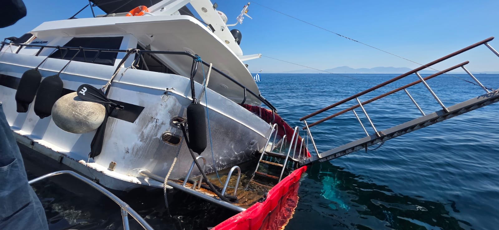 ΠΕΠΙΕΘ: Έκκληση για εγκαταλελειμμένο σκάφος μετά από προσάραξη στην Αίγινα - ΦΩΤΟ 5 ΠΕΠΙΕΘ: Έκκληση για εγκαταλελειμμένο σκάφος μετά από προσάραξη στην Αίγινα - ΦΩΤΟ