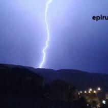 Ιωάννινα: Η νύχτα έγινε μέρα από τις αστραπές BINTEO 1 Ιωάννινα: Η νύχτα έγινε μέρα από τις αστραπές BINTEO