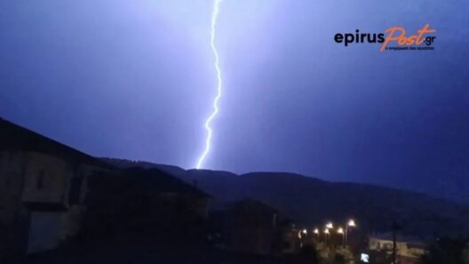 Ιωάννινα: Η νύχτα έγινε μέρα από τις αστραπές BINTEO 12 Ιωάννινα: Η νύχτα έγινε μέρα από τις αστραπές BINTEO