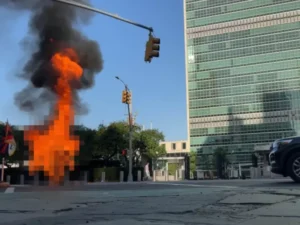 Αυτοπυρπολήθηκε μπροστά στην ΟΗΕ