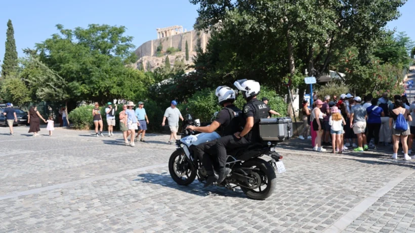 Ακρόπολη: Η τύχη του άνδρα που επιτέθηκε με μαχαίρι σε τουρίστες 3 Ακρόπολη: Η τύχη του άνδρα που επιτέθηκε με μαχαίρι σε τουρίστες