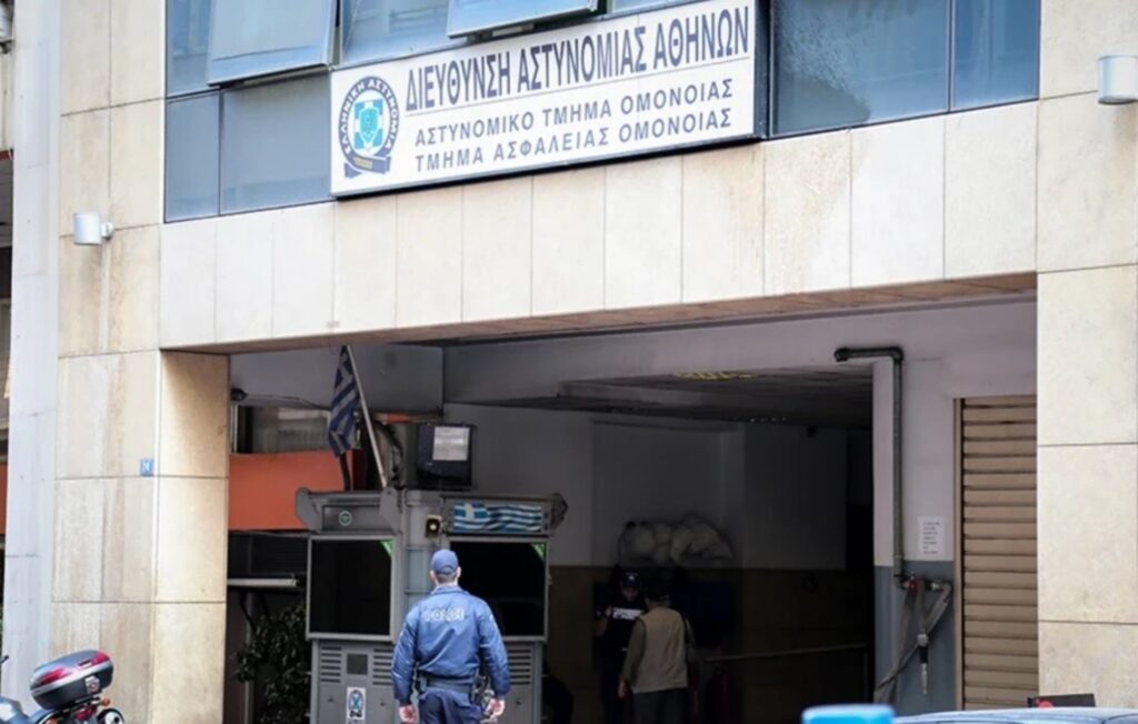 Βιασμός στο Α.Τ. Ομονοίας: Γιατί δεν πάνε φυλακή οι καταδικασθέντες αστυνομικοί