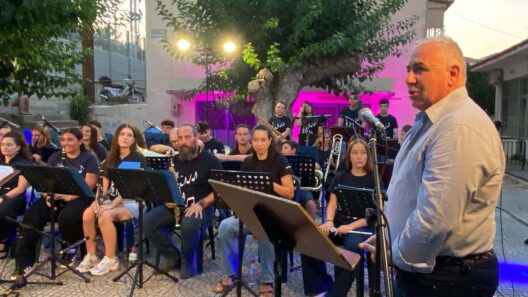 Εντυπωσιακή συναυλία στην Αιγείρα από τη Φιλαρμονική «Ιωάννης Κοκονέτσης» ΦΩΤΟ 24 Εντυπωσιακή συναυλία στην Αιγείρα από τη Φιλαρμονική «Ιωάννης Κοκονέτσης» ΦΩΤΟ