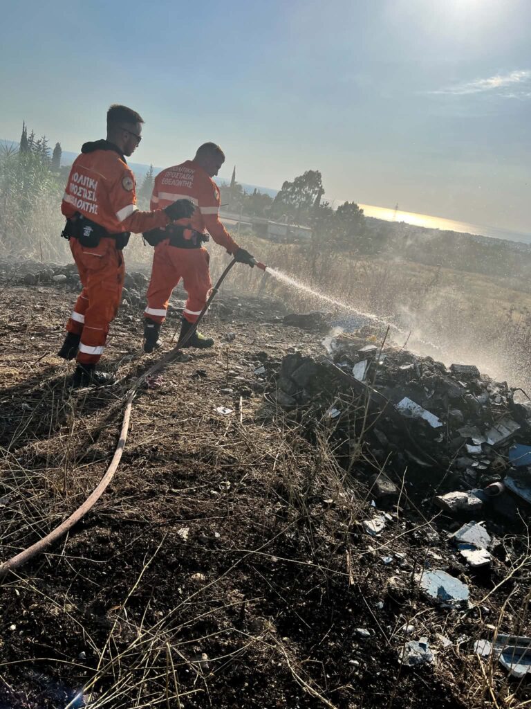 Πάτρα: Στο «τσακ» πρόλαβαν την επέκταση διπλής πυρκαγιάς στον Ριγανόκαμπο ΦΩΤΟ 29 Πάτρα: Στο «τσακ» πρόλαβαν την επέκταση διπλής πυρκαγιάς στον Ριγανόκαμπο ΦΩΤΟ