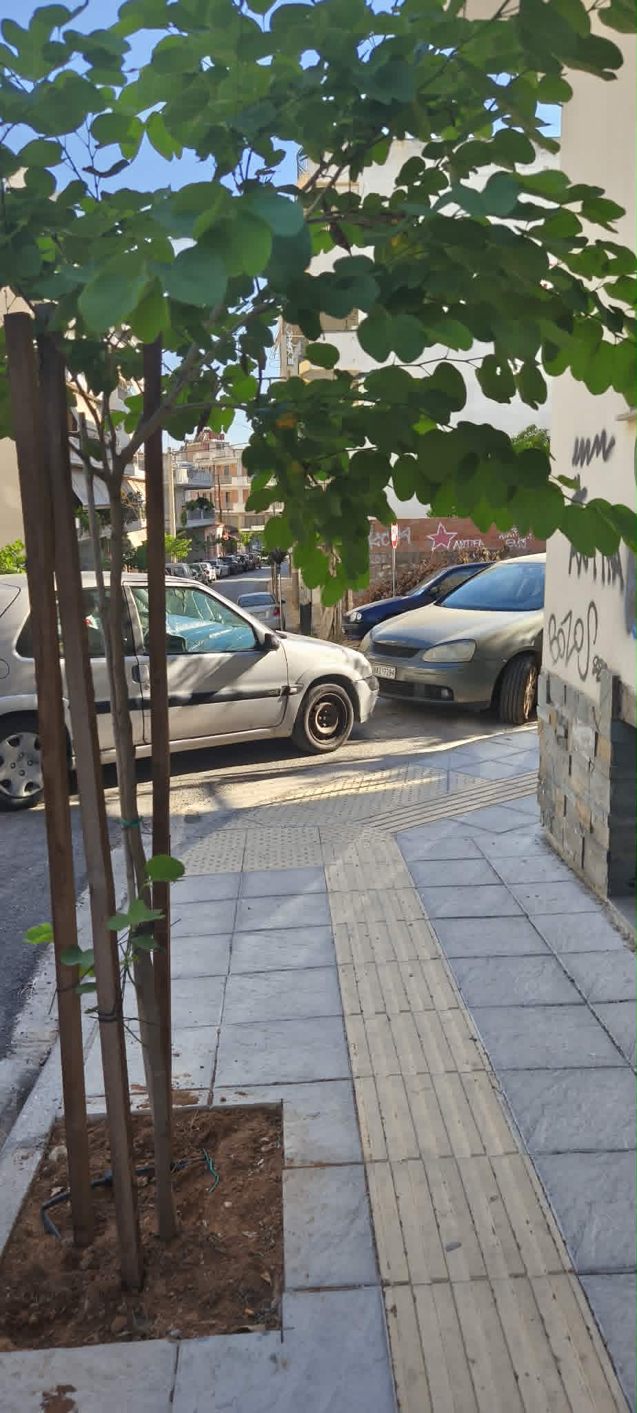 Πάτρα: Πεζοδρόμια...απροσπέλαστα από παρκαρισμένα μηχανάκια - Η νέα κανονικότητα των Αναπλάσεων - Ο Διοικητής της Τροχαίας στο Patrapress ΦΩΤΟ