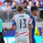 Μουντιάλ: Σκάνδαλο με τη FIFA να «ακυρώνει» κόκκινη κάρτα στις ΗΠΑ με παρέμβαση Τραμπ