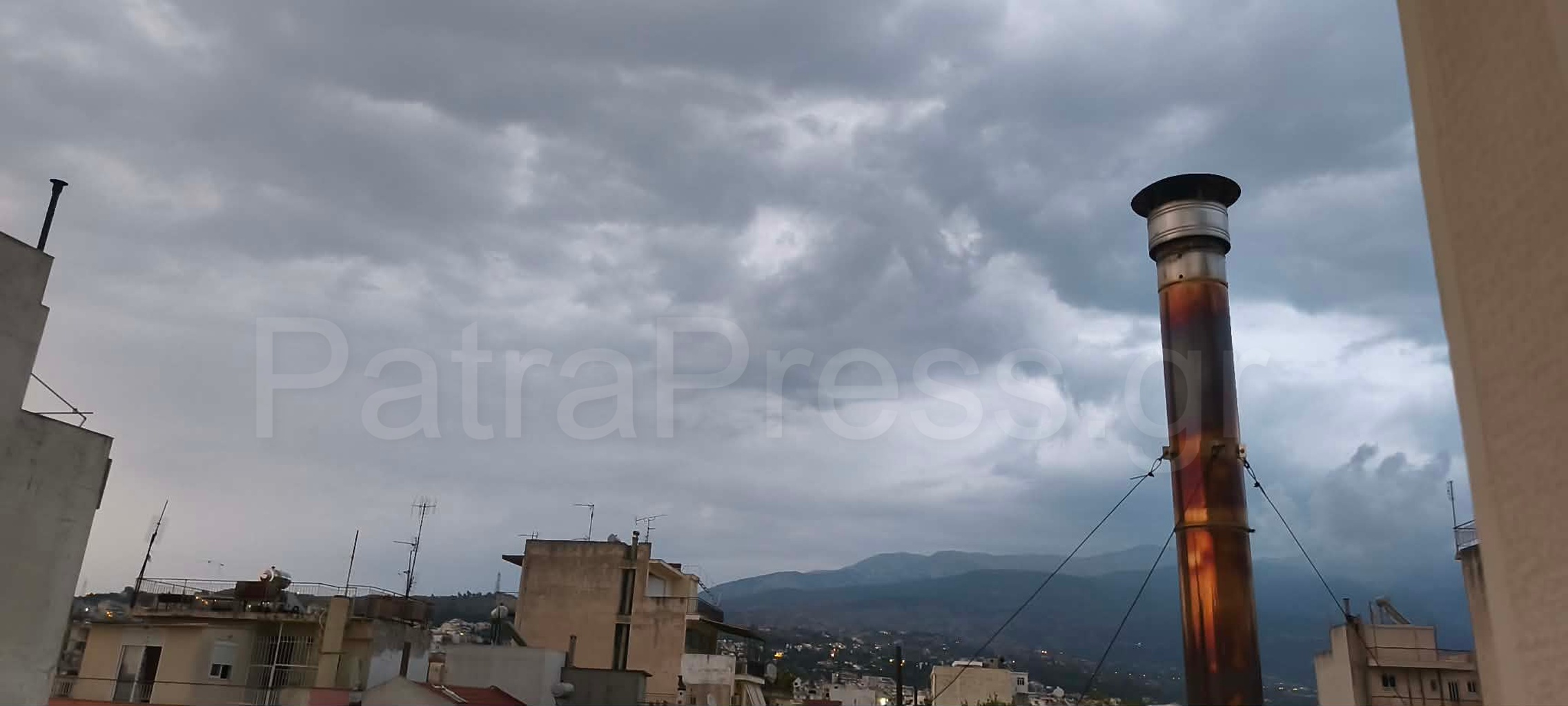 Πάτρα: «Άστραψε και βρόντηξε», καλοκαιριάτικα, στην πόλη ΦΩΤΟ-ΒΙΝΤΕΟ 29 Πάτρα: «Άστραψε και βρόντηξε», καλοκαιριάτικα, στην πόλη ΦΩΤΟ-ΒΙΝΤΕΟ