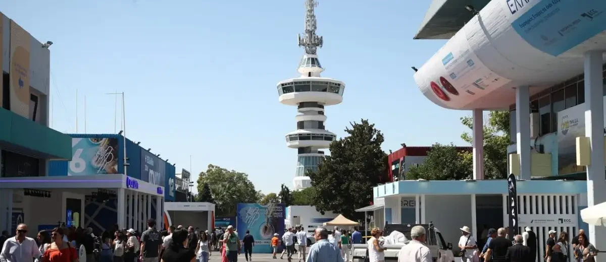 Πλήθος κόσμου στην Διεθνή Έκθεση Θεσσαλονίκης με τον Πύργο του ΟΤΕ…