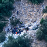 Καστοριά: Μεγάλη επιχείρηση διάσωσης άνδρα σε γκρεμό